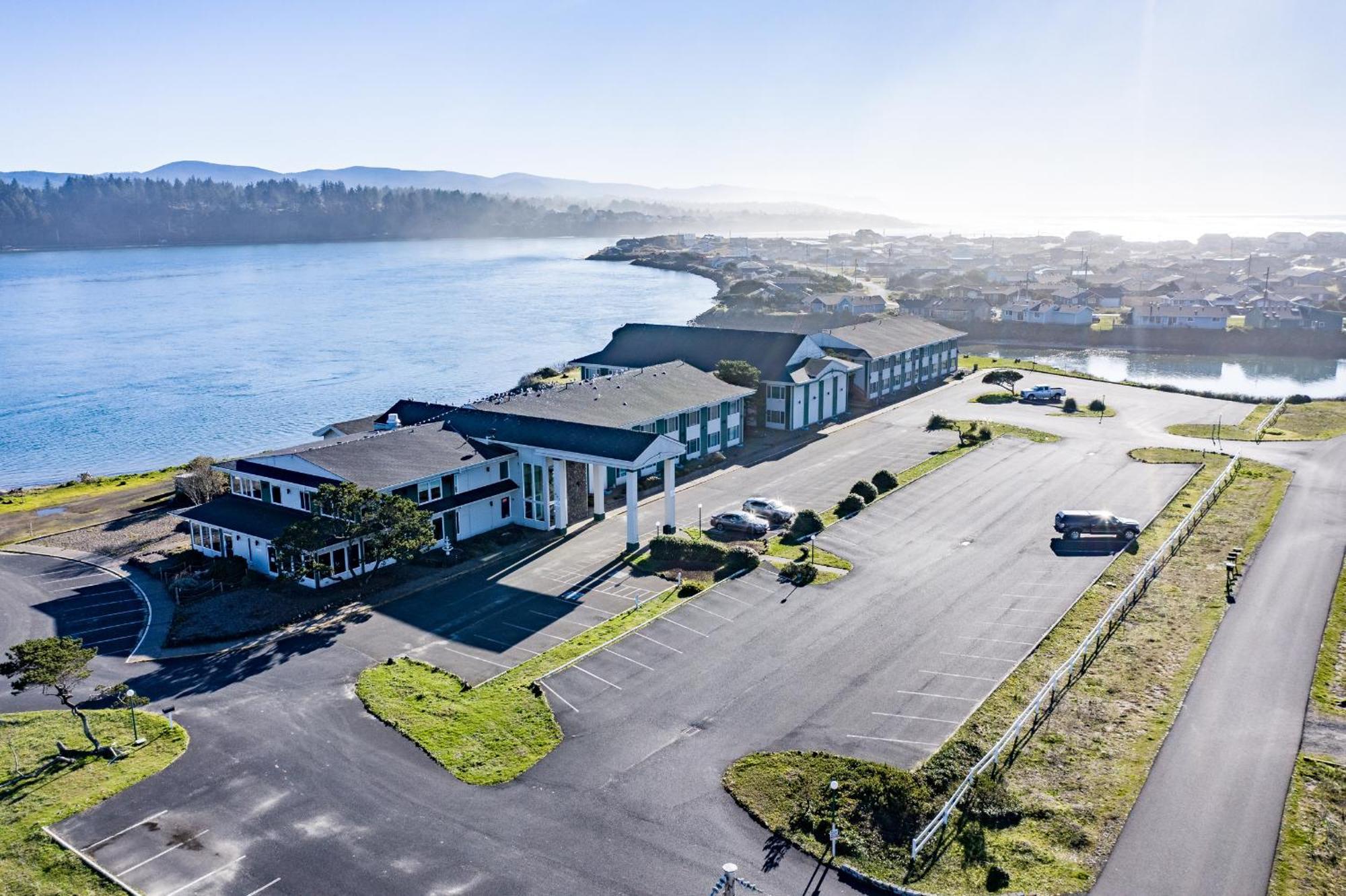 Alsi Resort Hotel Waldport Exterior photo