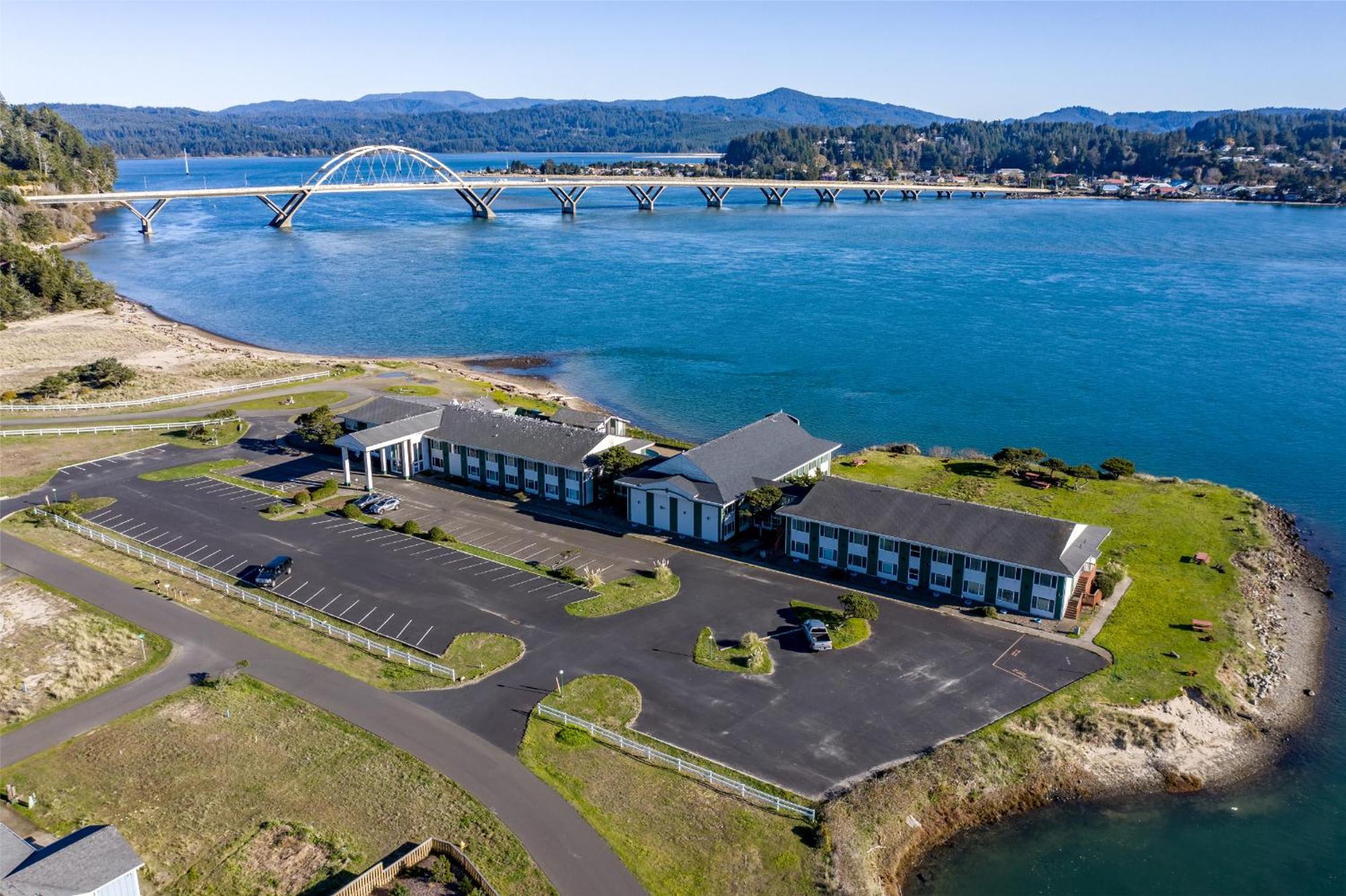 Alsi Resort Hotel Waldport Exterior photo