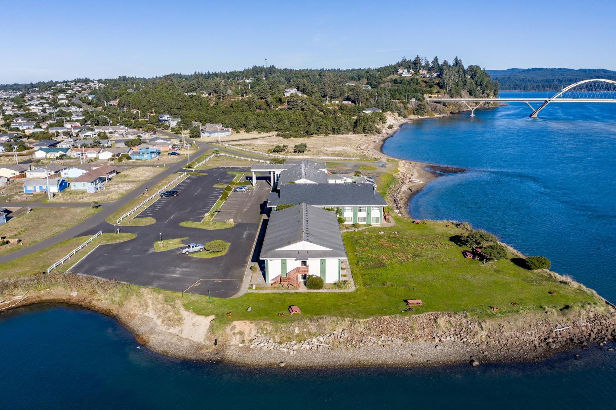 Alsi Resort Hotel Waldport Exterior photo