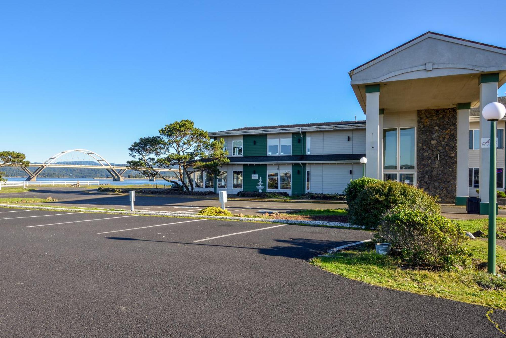 Alsi Resort Hotel Waldport Exterior photo